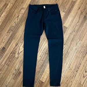 Lululemon City Sleek Slim-Fit 5 Pocket Pant in Black/Black, sz 6